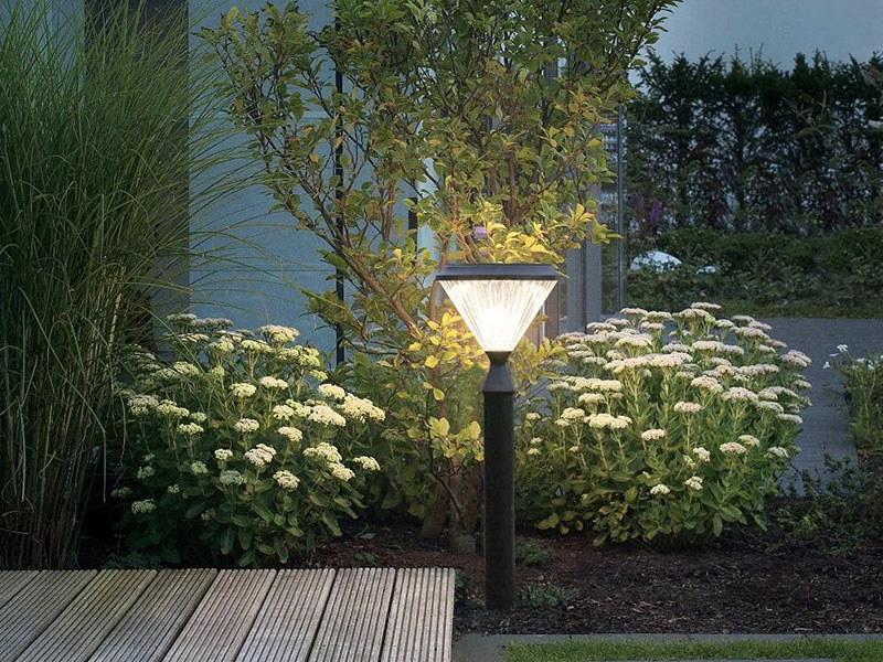 Design and Implementation of a Smart Garden Light Based on Solar Energy